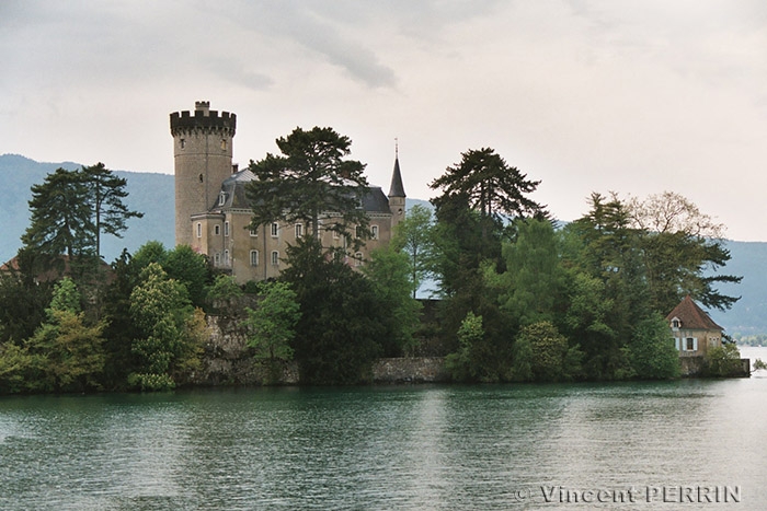 CHATEAU DU LAC.jpg